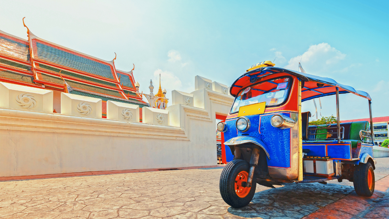10 สถานที่ท่องเที่ยวในประเทศไทยที่นักท่องเที่ยวไม่ควรพลาด